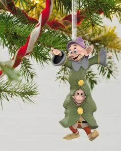 Hallmark Disney Snow White And The Seven Dwarfs Dancing Duo Porcelain Ornament