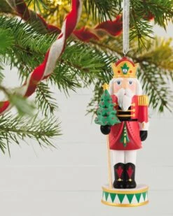 Hallmark Noble Nutcrackers Special Edition Porcelain Ornament