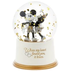 Hallmark Disney Mickey And Minnie My Heart Found You Snow Globe