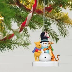 Hallmark Disney Winnie The Pooh A Happy Holiday Hug Musical Ornament 10 Hallmark Disney Winnie The Pooh A Happy Holiday Hug Musical Ornament -Toy store disney winnie the pooh a happy holiday hug musical ornament 5 33074947621048